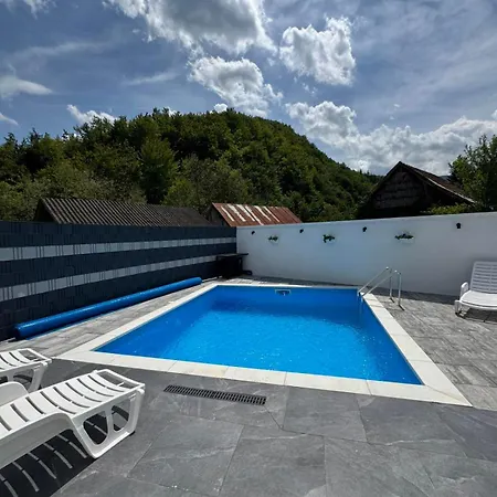 Vikendica Pool House